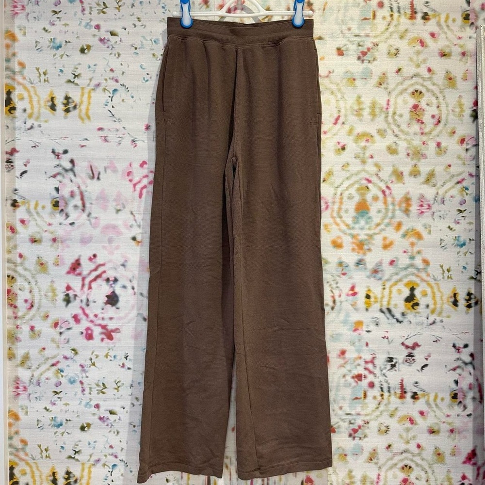 Alo yoga brown wide leg waffle pants